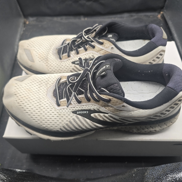 Brooks Ghost 12 Men\'s Running Shoes - Black and‎ Cream main image 3